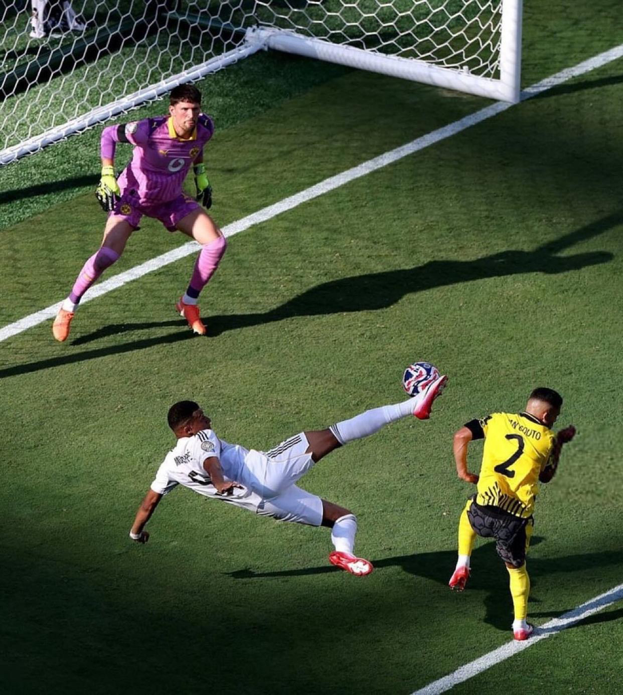 拉齐奥训练开放日，赛前远射贴柱引欢呼，足总杯在即，年轻球员得到机会(拉齐奥历史最佳阵容)