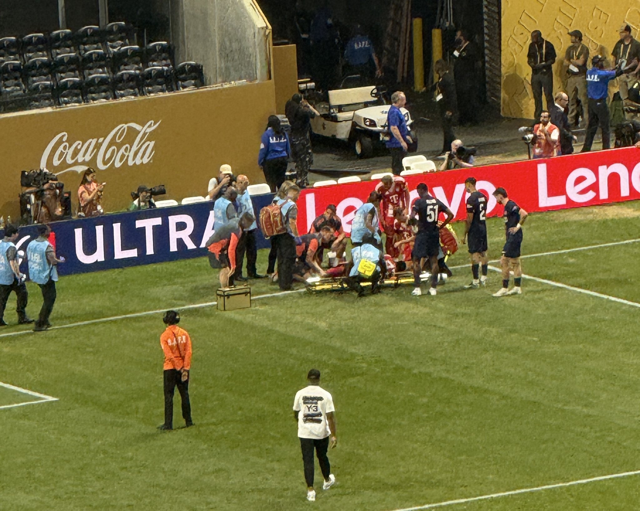 拉齐奥训练开放日，赛前远射贴柱引欢呼，足总杯在即，年轻球员得到机会(拉齐奥历史最佳阵容)