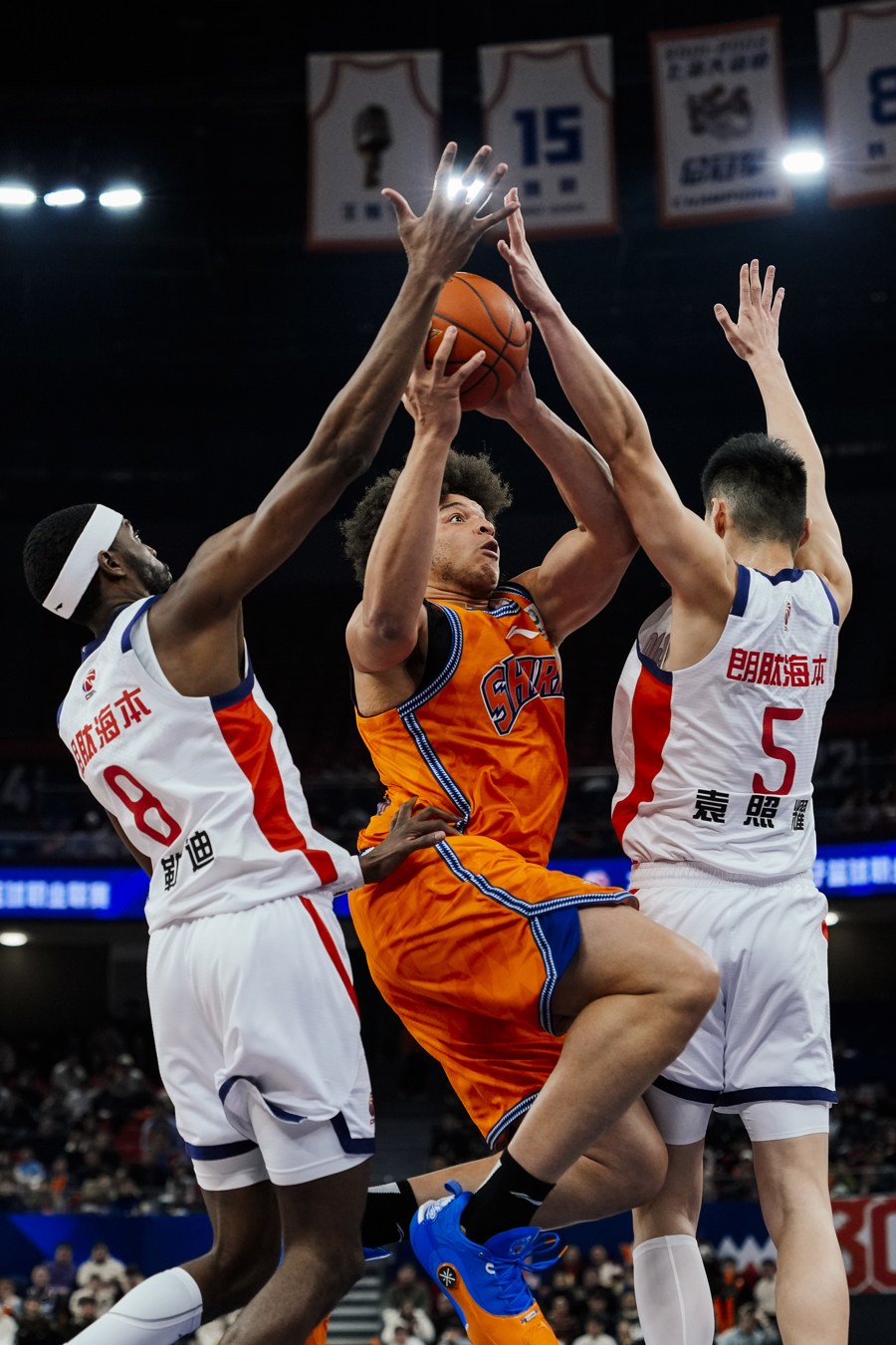 今晚体能课后；深圳男篮迎来里程碑备战CBA季后赛；引发热议；资深球员宣示担当的简单介绍